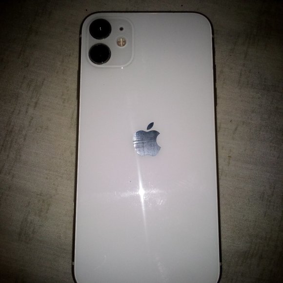iPhone 11 - Picture 1 of 2